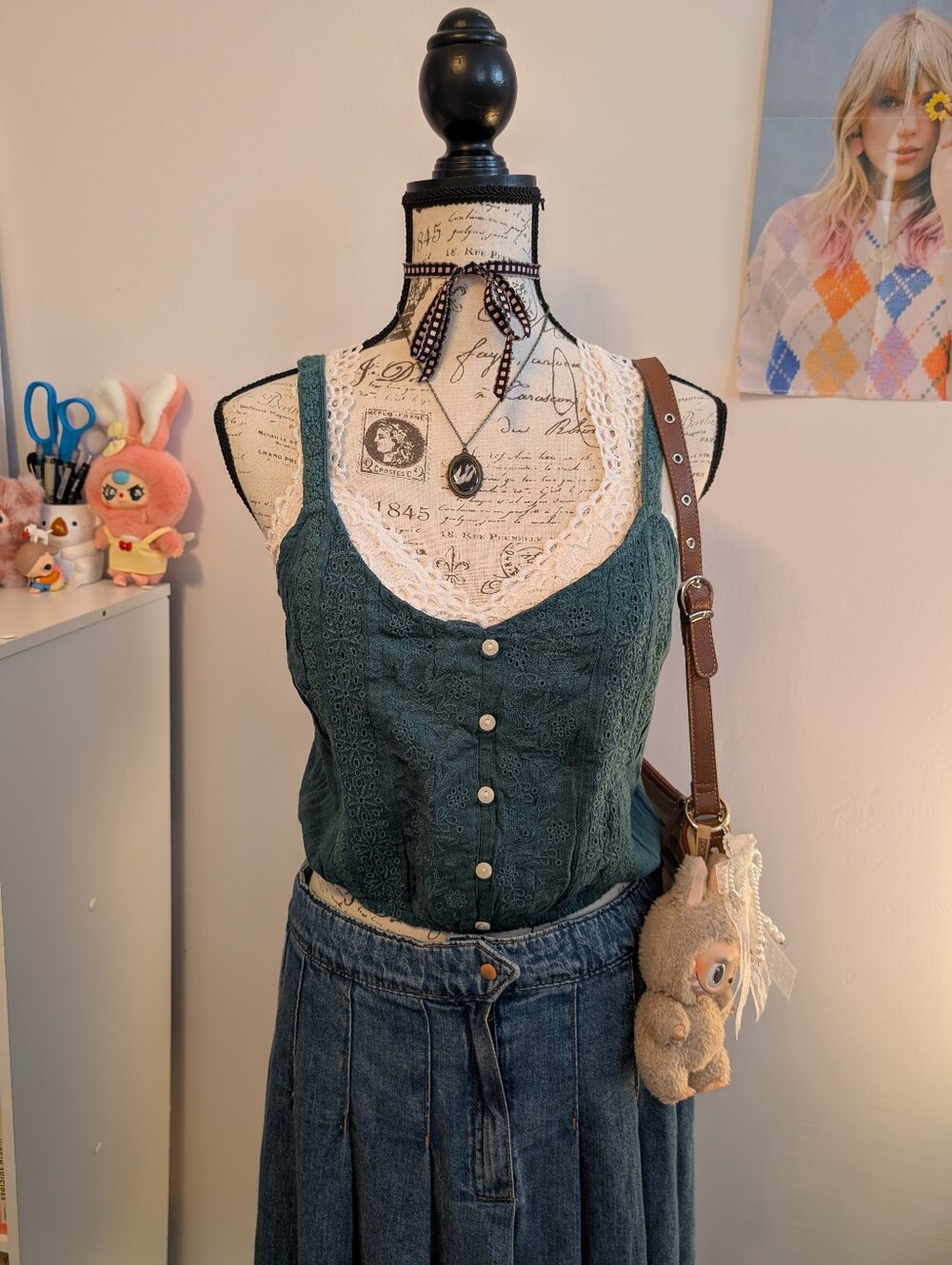 American Eagle Outfitters Embroidered Tank Top in Green Size Small NWT